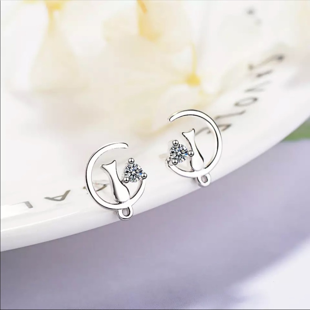 🌟 Sterling Silver CZ Cat Stud Earrings